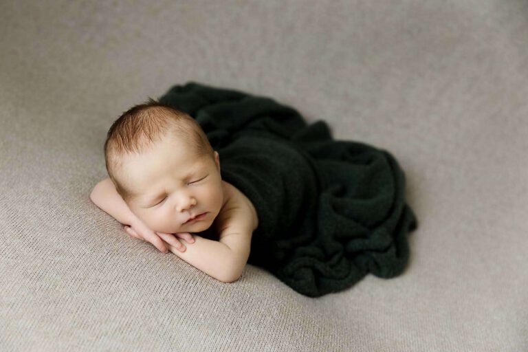 newborn photographer near albertville mn