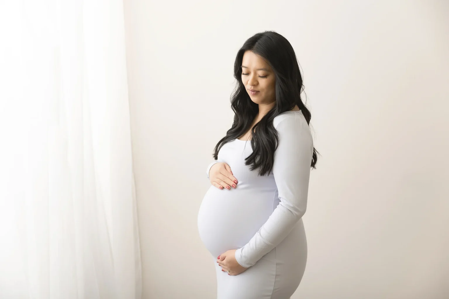 pregnant woman posing for maternity photos in minneapolis mn