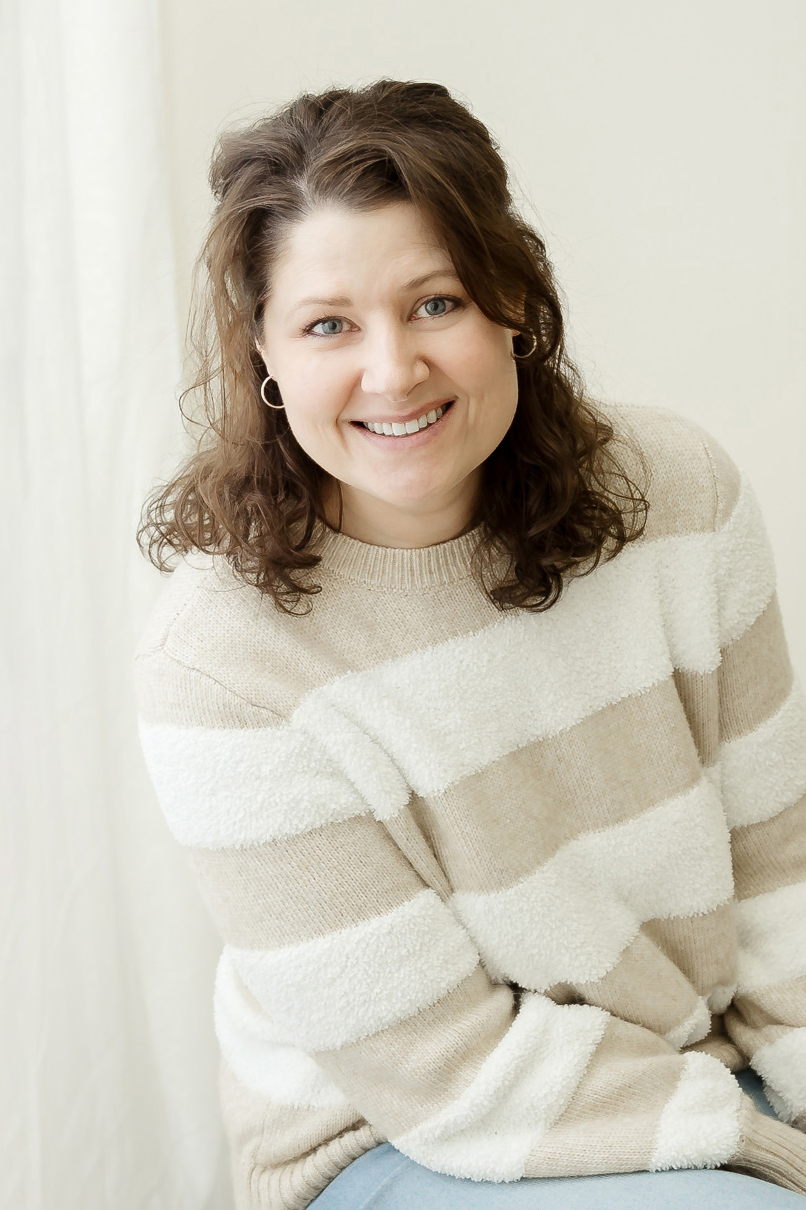 headshot of alicea tomshine of alicea rose photography