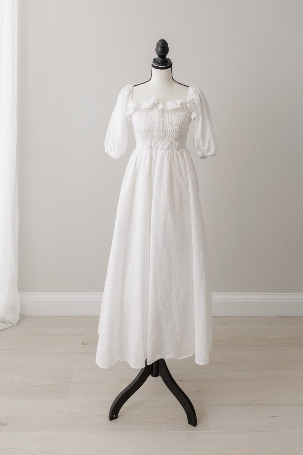 simple white dress for motherhood maternity photos in minneapolis mn